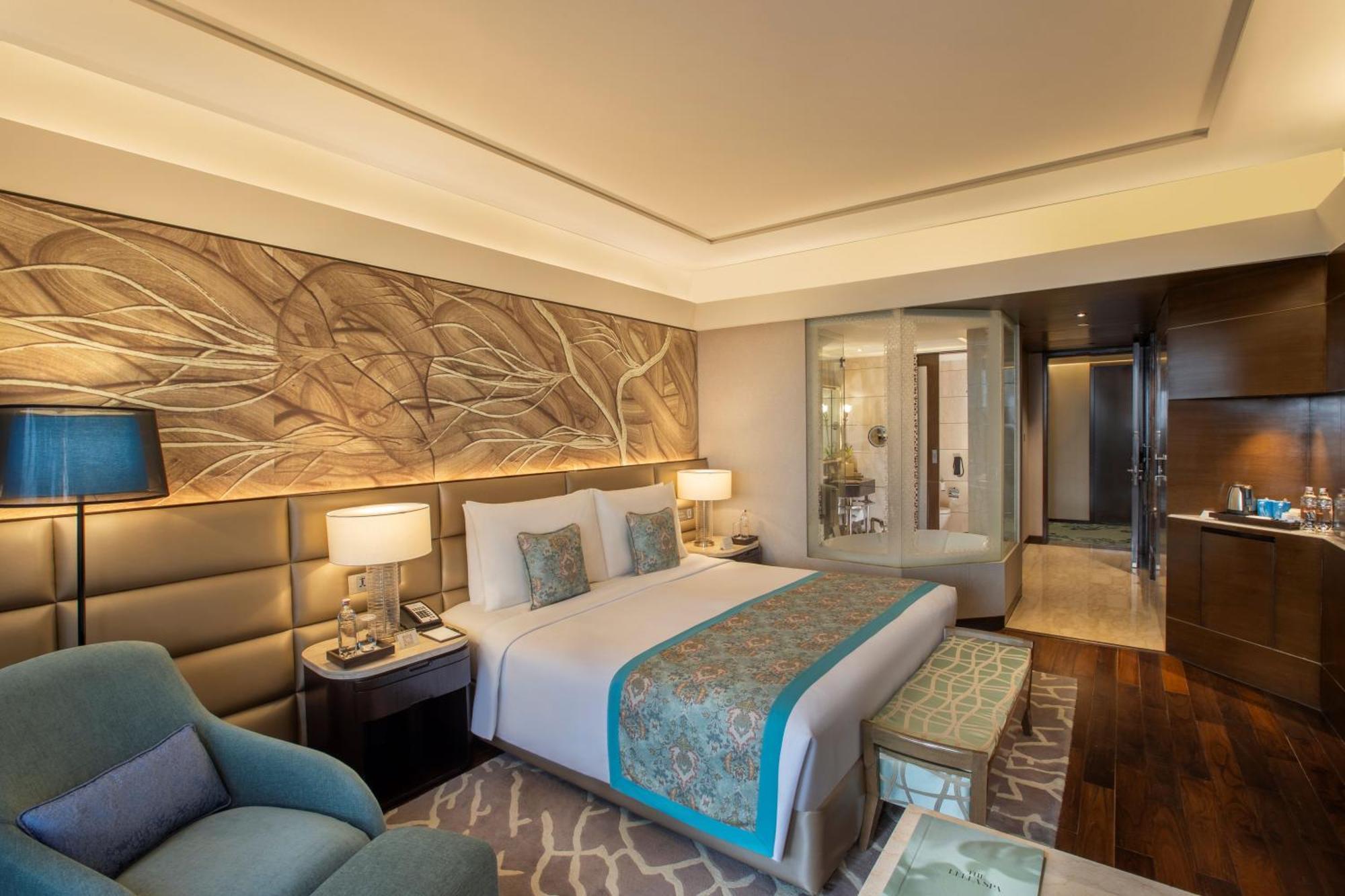 The Leela Ambience Convention Hotel Delhi Нью-Делі Екстер'єр фото Deluxe Room