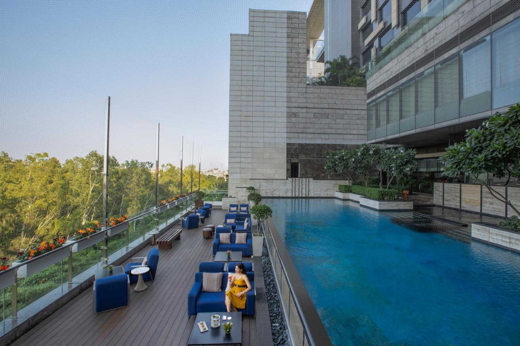 The Leela Ambience Convention Hotel Delhi Нью-Делі Екстер'єр фото The Park, New Delhi