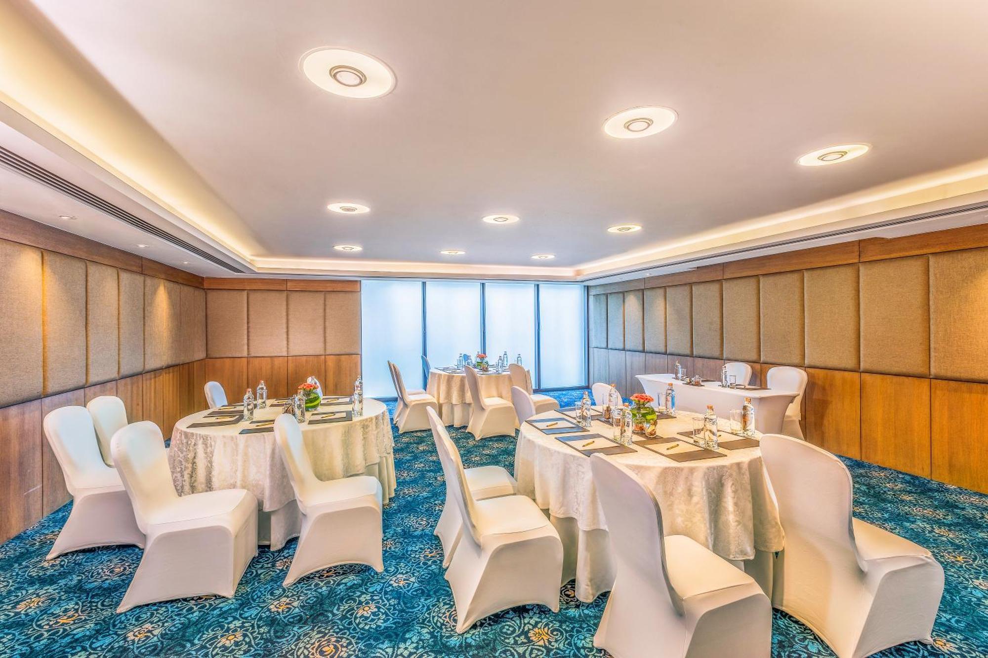 The Leela Ambience Convention Hotel Delhi Нью-Делі Екстер'єр фото Meeting room