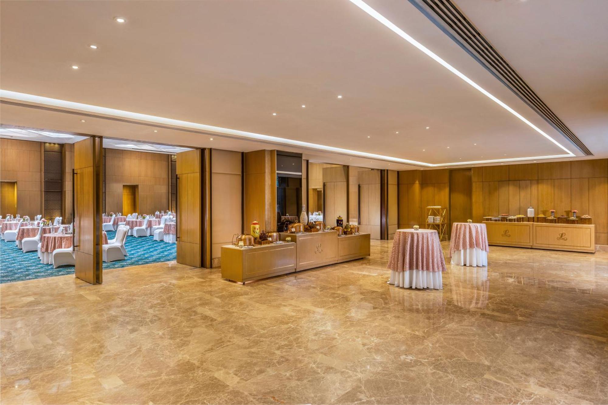 The Leela Ambience Convention Hotel Delhi Нью-Делі Екстер'єр фото The Grand Ballroom