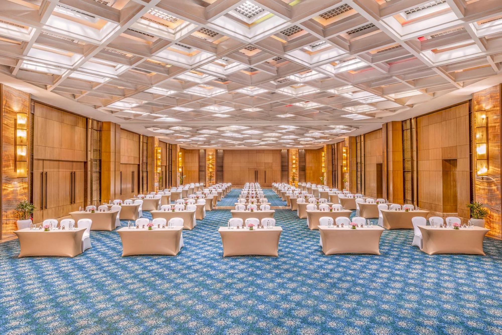 The Leela Ambience Convention Hotel Delhi Нью-Делі Екстер'єр фото The Grand Ballroom