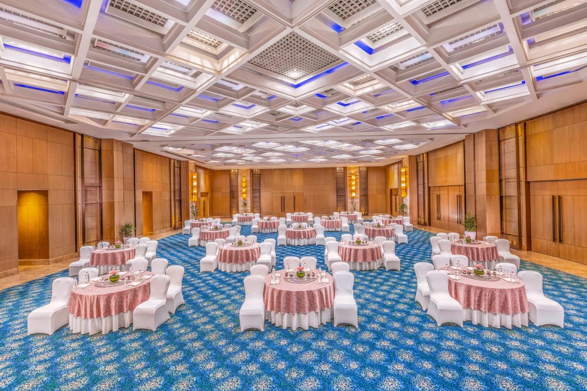 The Leela Ambience Convention Hotel Delhi Нью-Делі Екстер'єр фото The Grand Ballroom