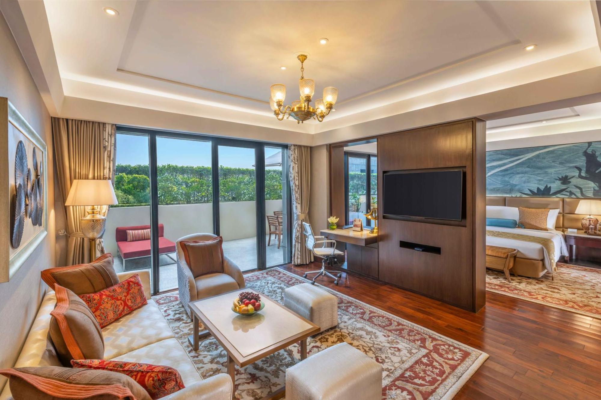 The Leela Ambience Convention Hotel Delhi Нью-Делі Екстер'єр фото Suite at The Oberoi, Mumbai
