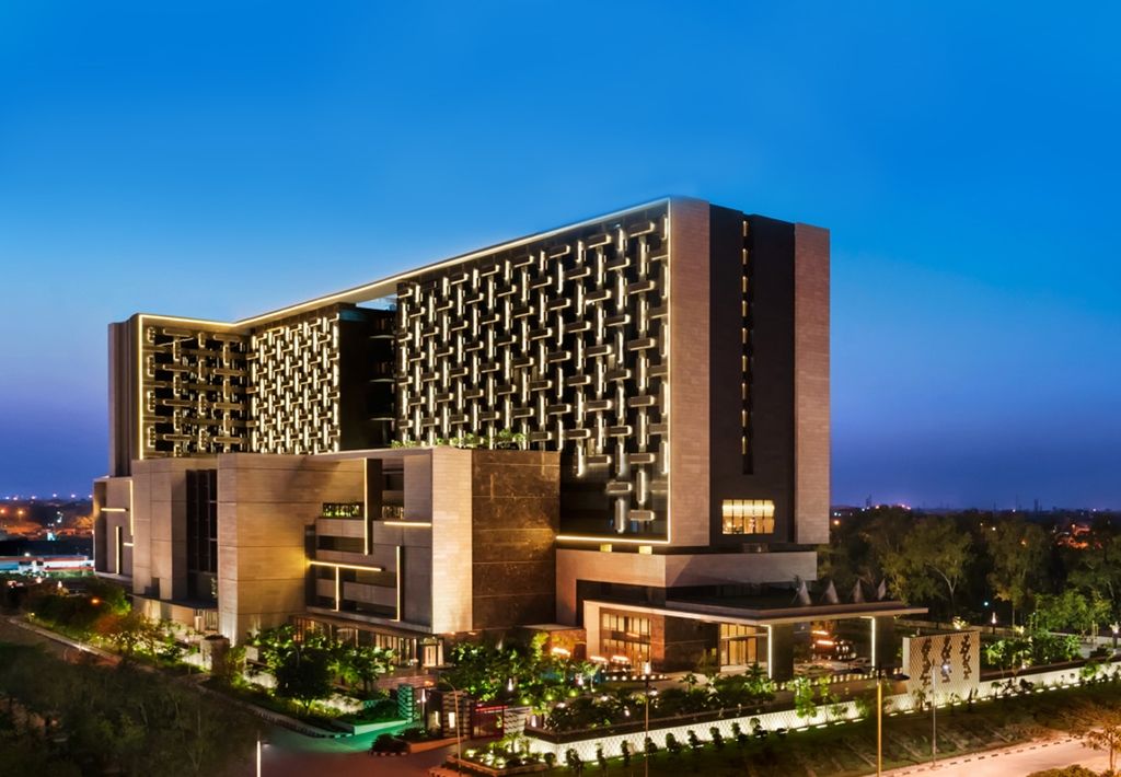 The Leela Ambience Convention Hotel Delhi Нью-Делі Екстер'єр фото The St. Regis Mumbai