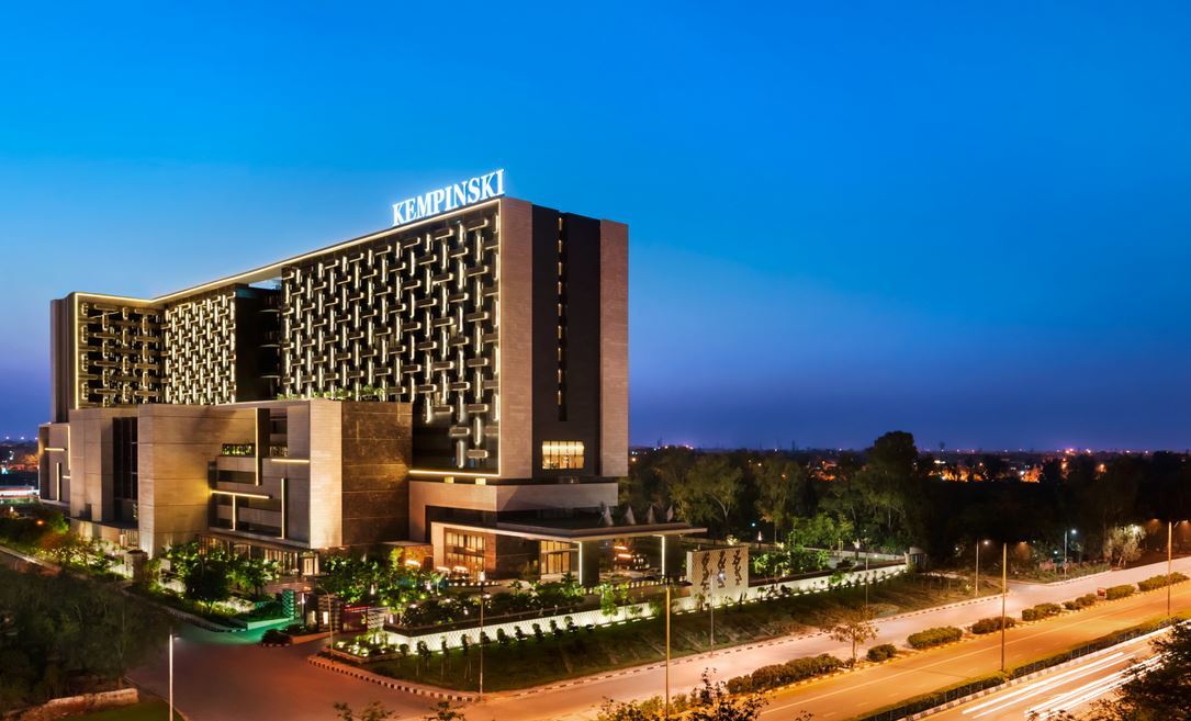 The Leela Ambience Convention Hotel Delhi Нью-Делі Екстер'єр фото The Kempinski Hotel, Islamabad