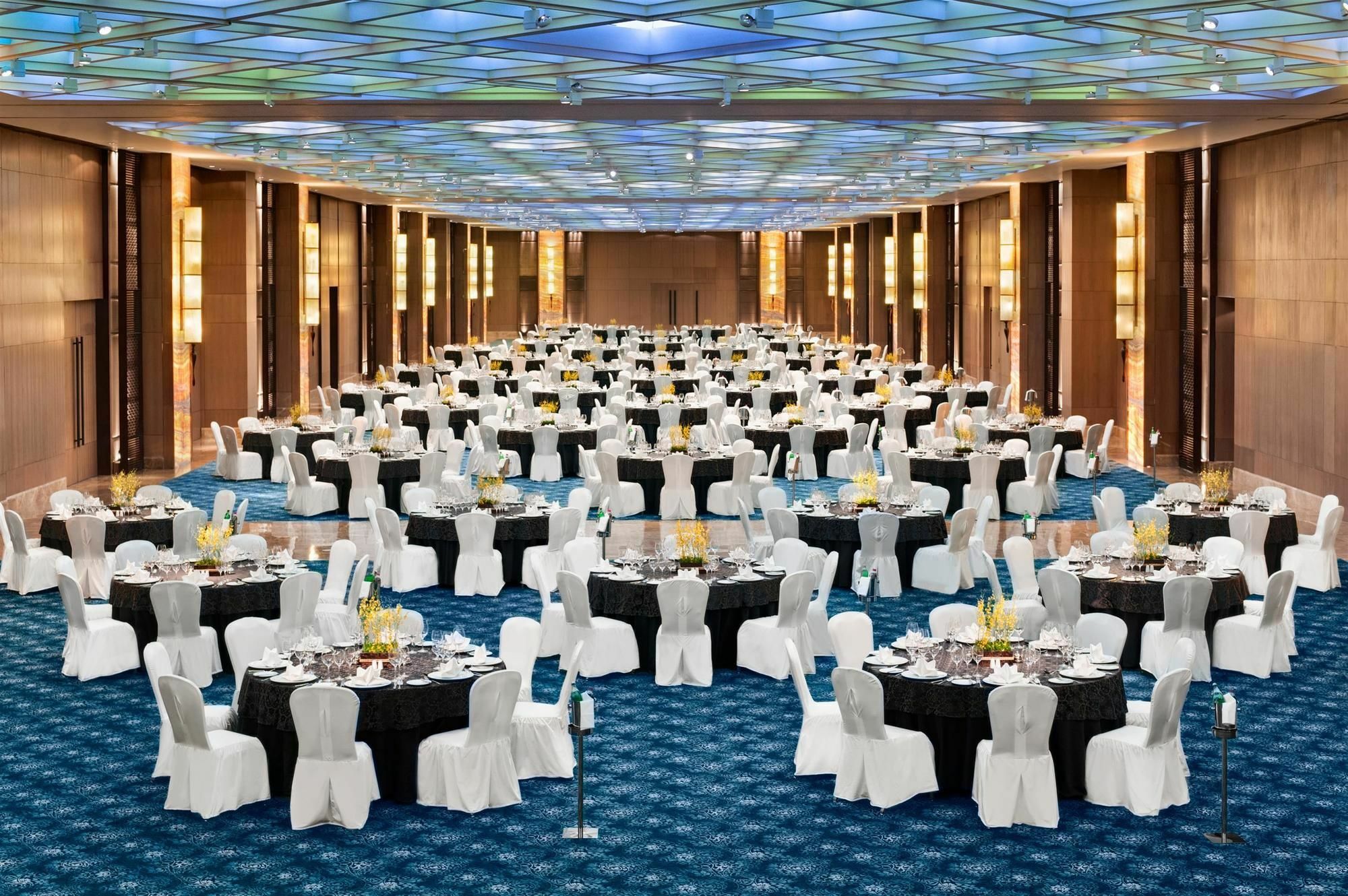 The Leela Ambience Convention Hotel Delhi Нью-Делі Екстер'єр фото The Grand Ballroom
